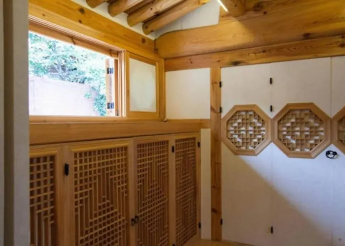 Korean Traditional House Built By Masters * Seúl