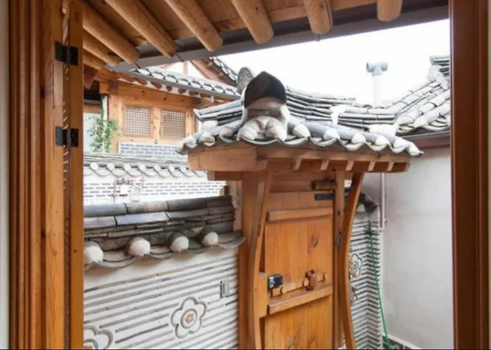Korean Traditional House Built By Masters * Seúl
